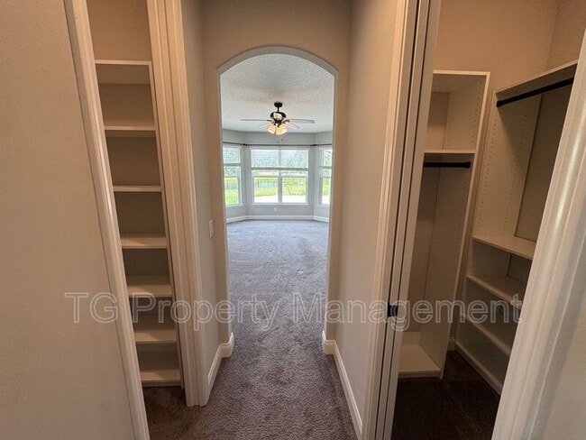 Building Photo - 64 Rose Dew Dr
