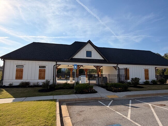 Building Photo - Unwind in Winder, with a Beautiful 3 Bed 2.5 Bath Townhome!