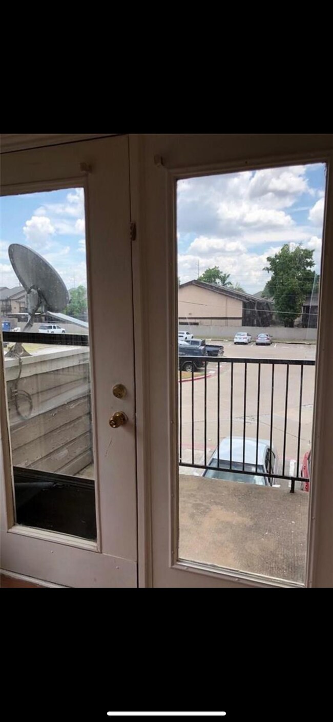 Building Photo - 9801 Walnut St