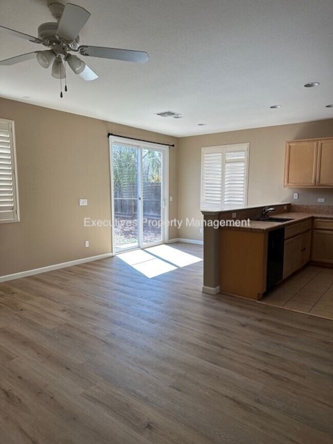 Building Photo - 518 Barclay Way