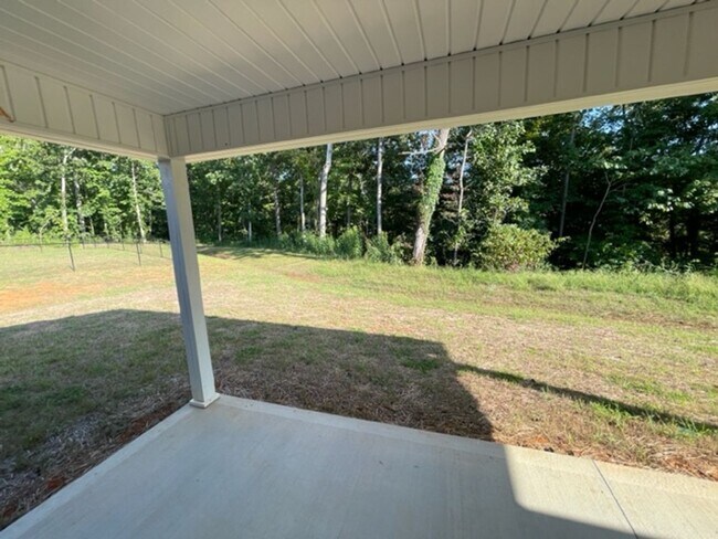 Building Photo - Maryville 37804 - 4 bedroom, 2 bath home - Call Ed Johnson 865-924-5045