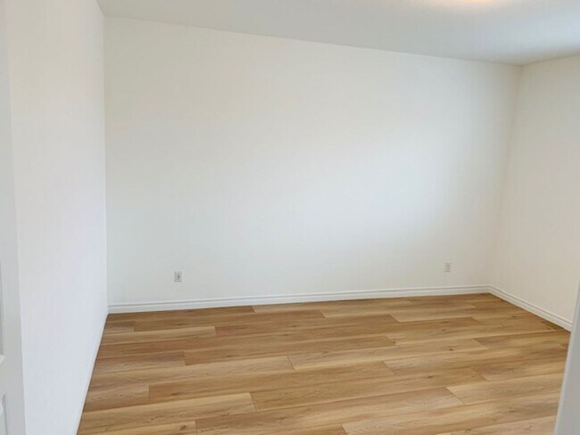 Building Photo - 3 Bedroom Home in Henderson