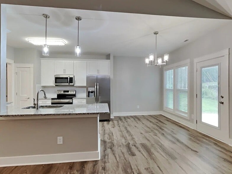 Building Photo - 203 N Toria Dr