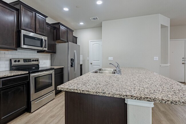 Building Photo - Beautiful 3 bedroom, 2.5 bathroom home in Ridge at Slaughter!!!