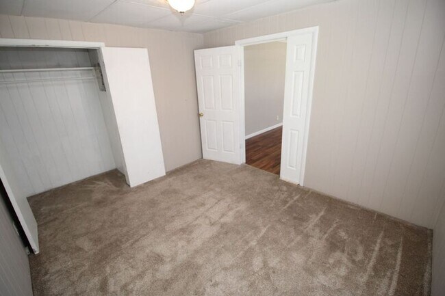 Building Photo - 1327 N Norwood Ave