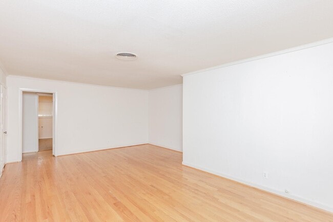 Building Photo - 9753 Tappenbeck Dr