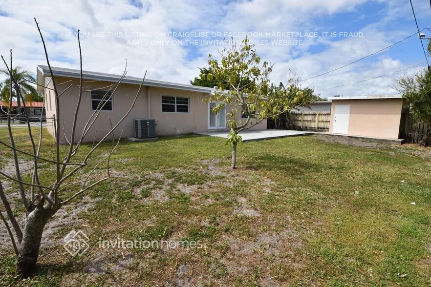 Building Photo - 4511 SW 102nd Pl