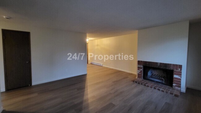 Building Photo - 2024-760MF