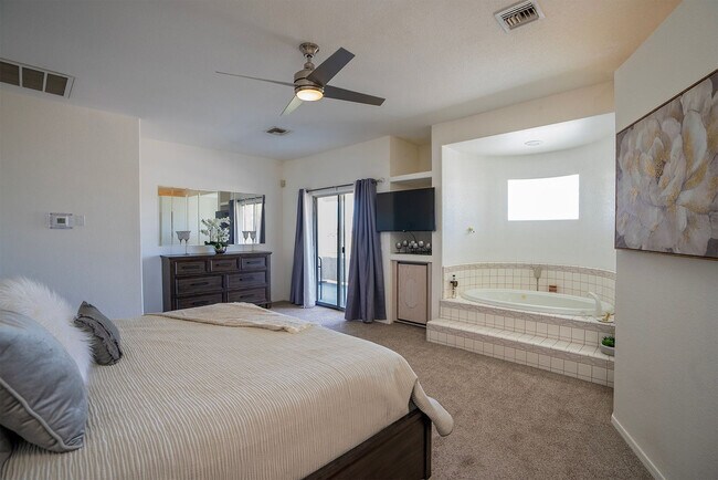 Building Photo - 2320 Snead Dr