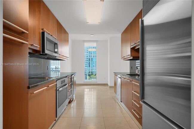 Building Photo - 901 Brickell Key Blvd