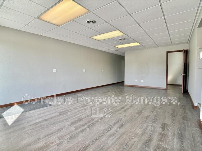 Building Photo - 702 E Main St