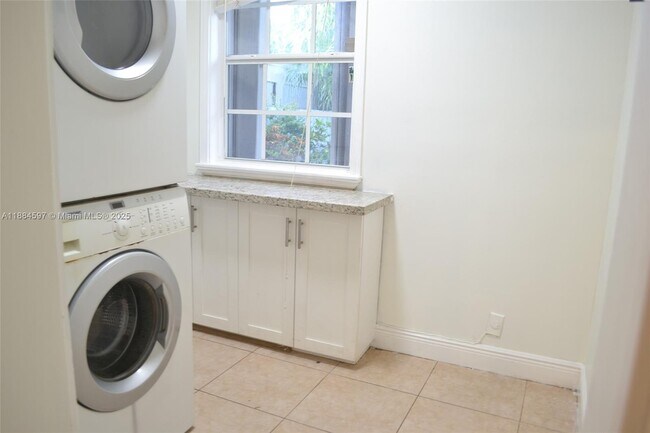 Building Photo - 3501 NW 14th Terrace