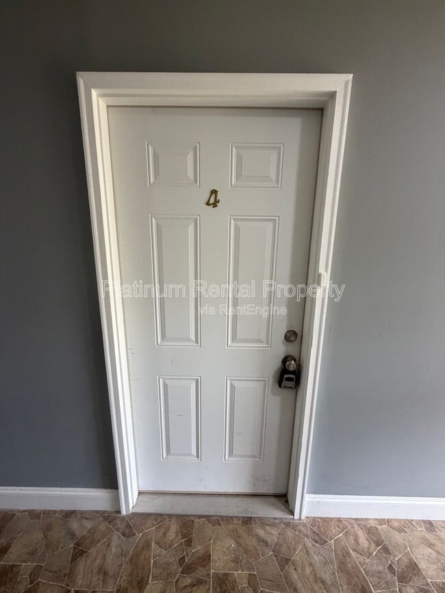 Building Photo - 1492 Waverly Way