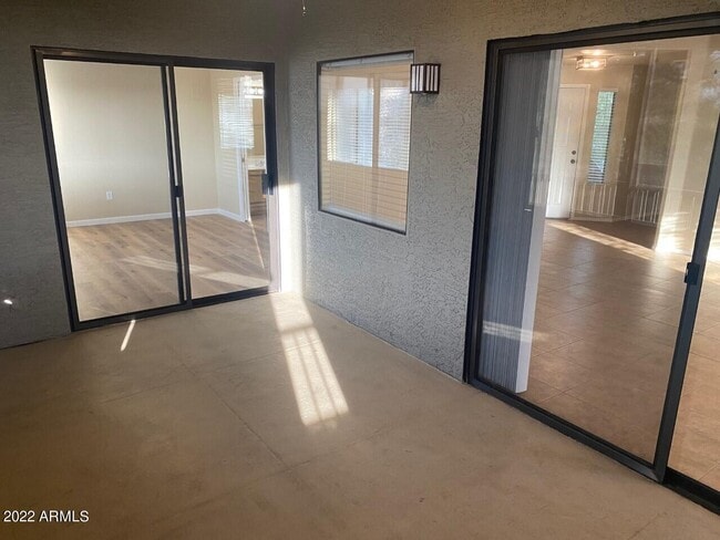 Building Photo - 15225 N 100th St