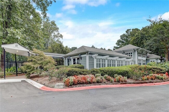 Building Photo - 1115 Summit N Dr