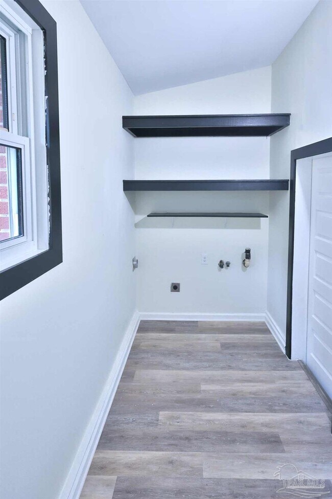 Building Photo - 3795 Summer Dr