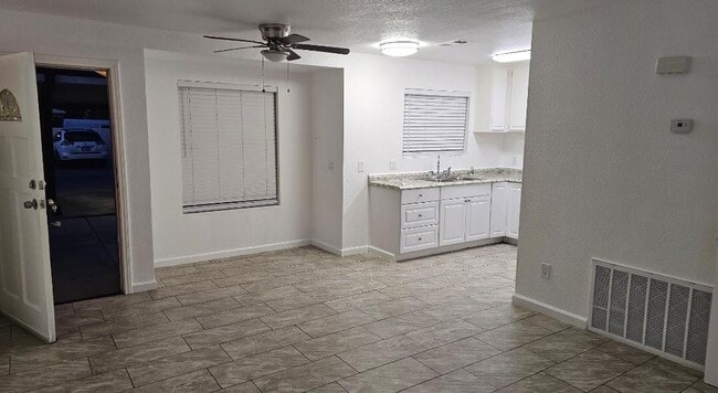 Building Photo - 43965 Towne St