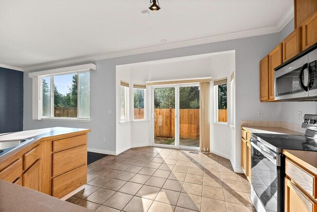 Building Photo - Modern 4-Bedroom Home with 5-Piece Primary...