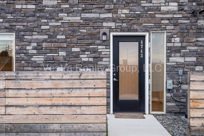 Building Photo - 4743 E Iliff Ave