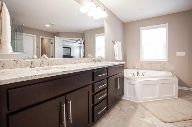 Building Photo - 10652 Arrowwood Dr