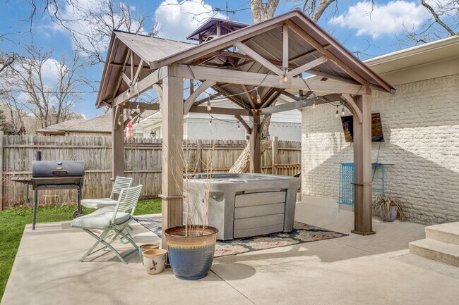 Building Photo - 2822 Materhorn Dr
