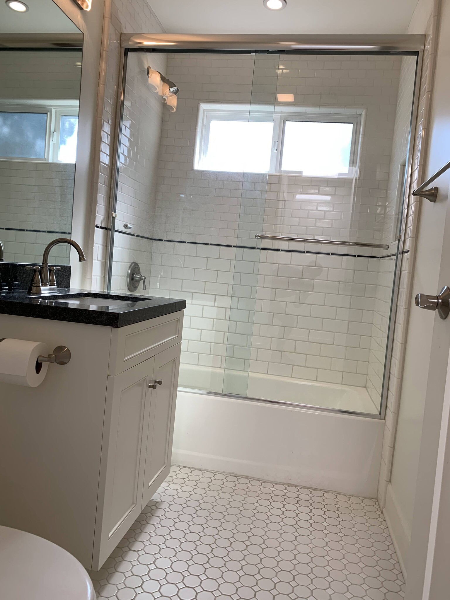 Primary Bath - 848 N Kilkea Dr