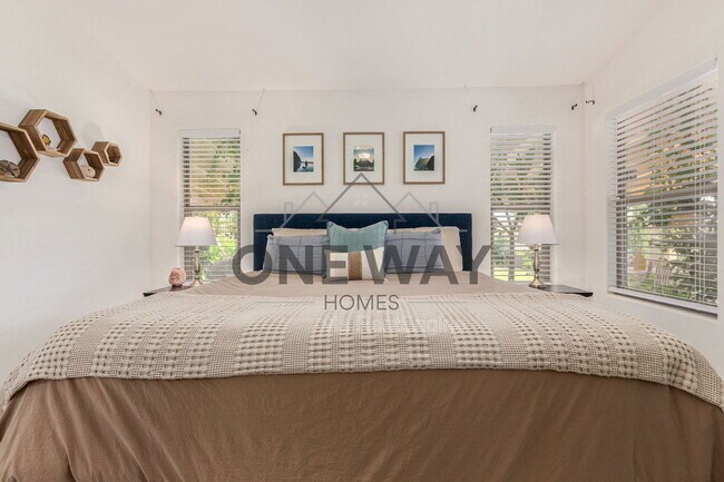 Building Photo - 543 S Wildrose