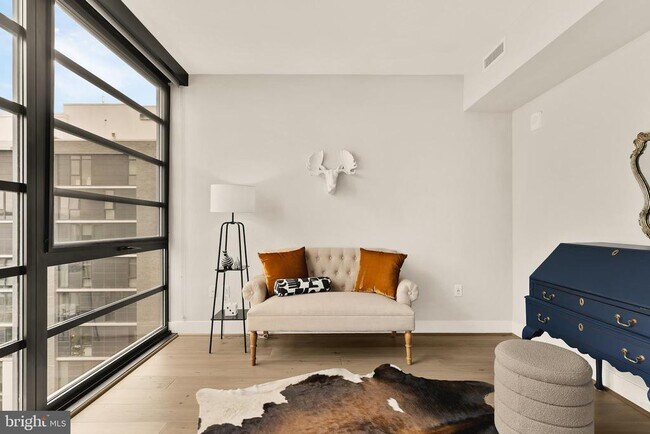 Building Photo - 1300 4th St SE