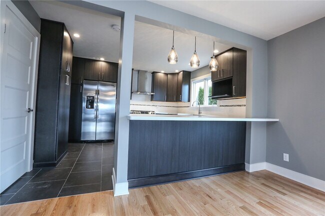 Building Photo - 1370 Bay Shore Blvd