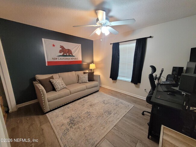 Building Photo - 906 County Rd 217