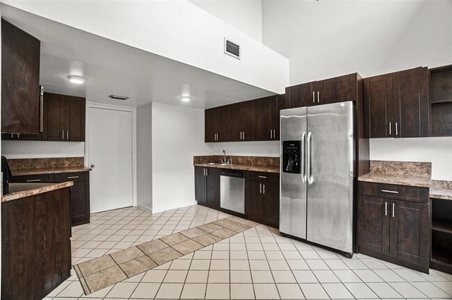 Building Photo - 1013 SW 112th Ter