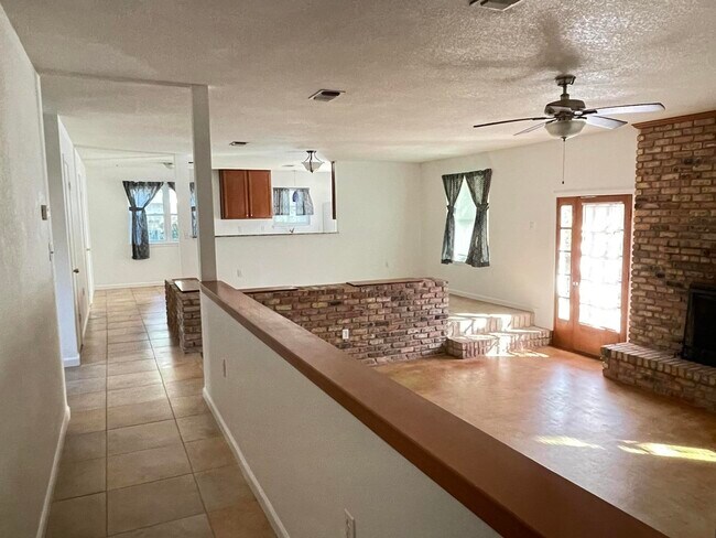 Building Photo - 606 Bayou Ln
