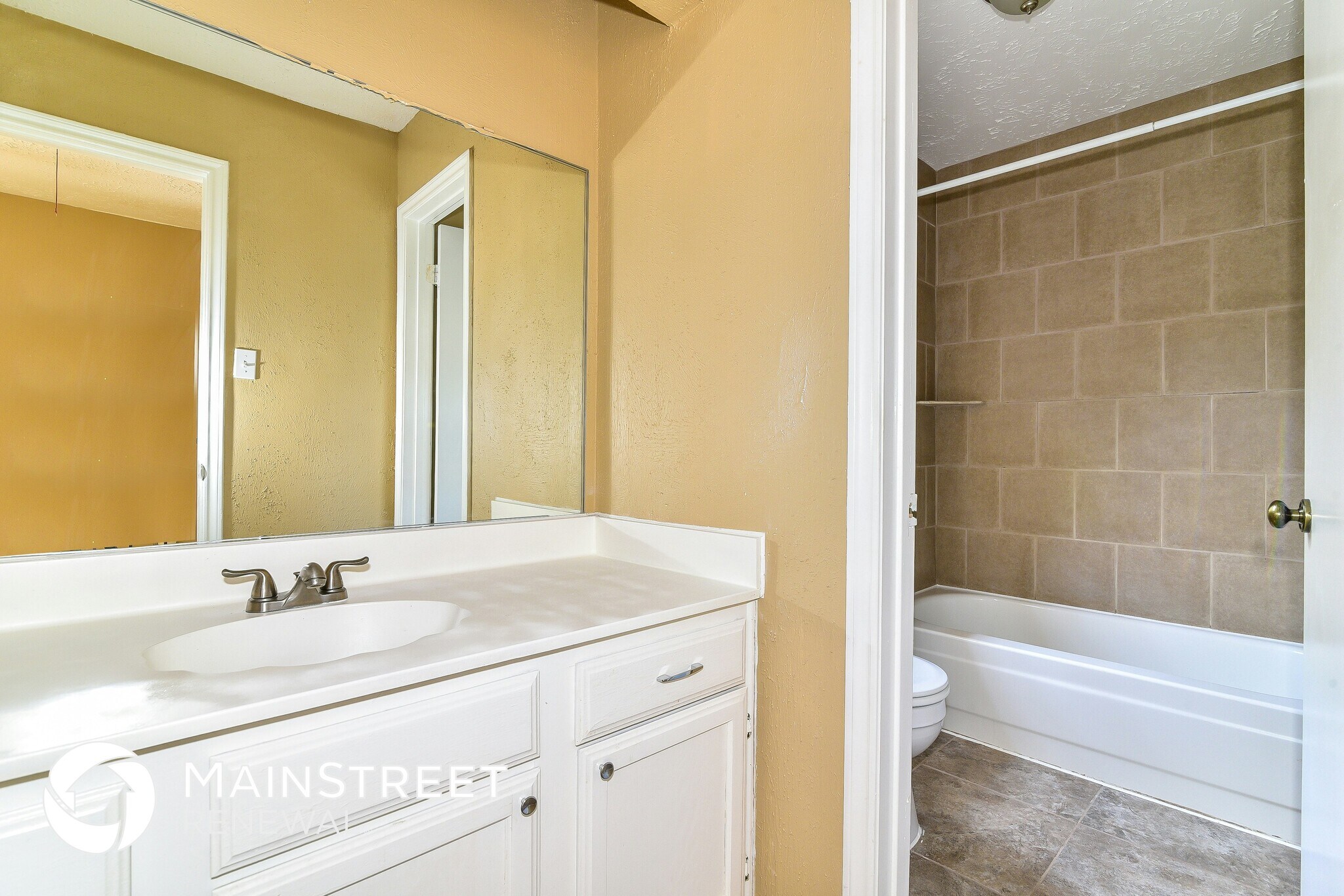 Building Photo - 14815 Oak Pines Dr