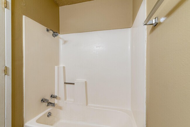 Building Photo - 3528 Tyson Pl NE