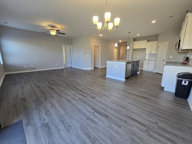 Building Photo - **October Rent Free**4 Bedroom, 2 Bath Hom...