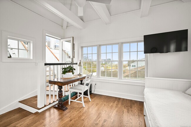 Building Photo - 104 Roton Ave