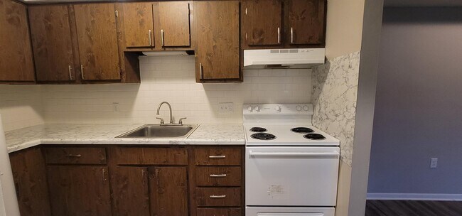 Building Photo - 1015 Cato Ln