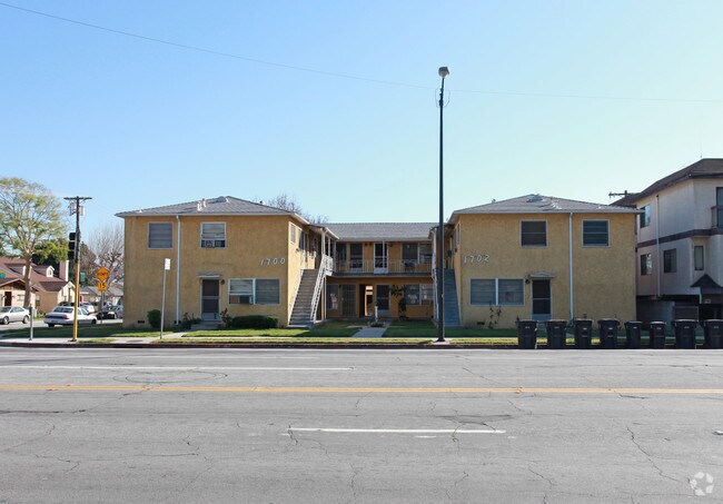 Building Photo - 1700-1702 W Victory Blvd