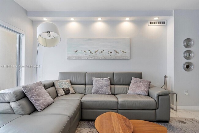 Building Photo - 1980 S Ocean Dr