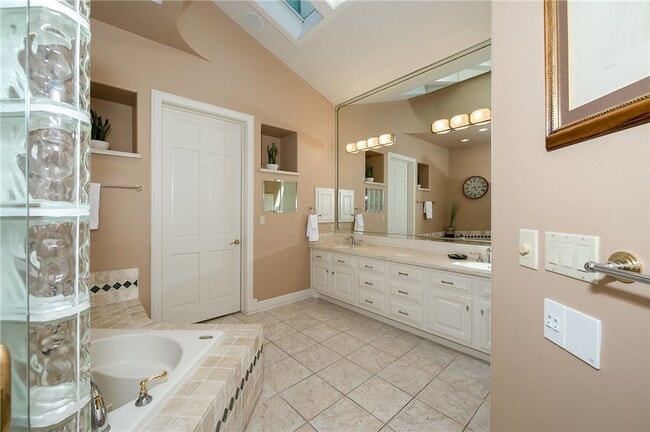 Building Photo - 4776 Stonebriar Cir