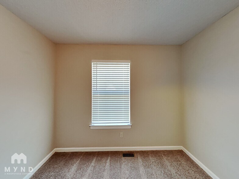 Building Photo - 5561 Northcut Dr