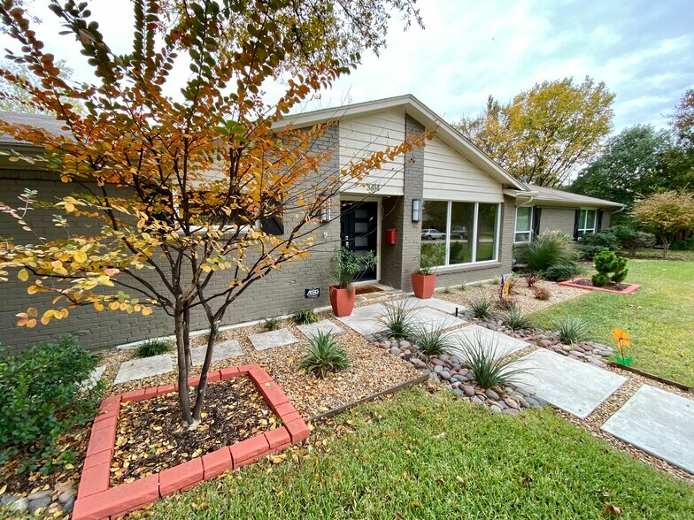 Front of the house with landscaping - 3414 Winged Foot Ct