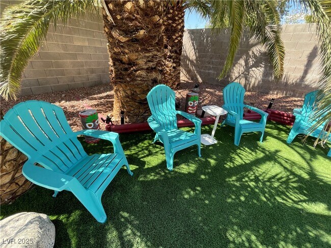 Building Photo - 1332 Royal Creek