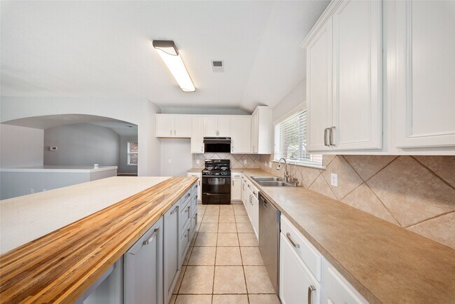Building Photo - 2219 Rocky Hollow Ln