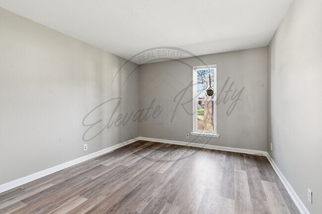 Building Photo - SPRING SPECIAL!! FIRST MONTH FREE on this ONE Bedroom Condo, First Floor, across from Madison Park!