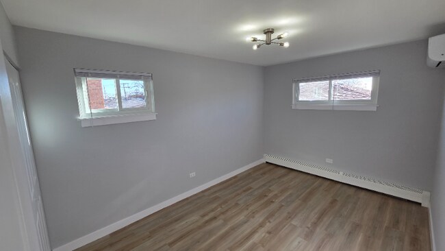 Building Photo - 8023 W Churchill Ave