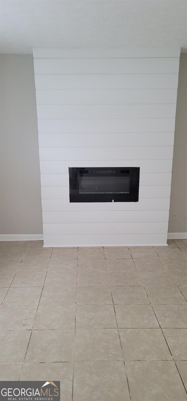 Building Photo - 2085 Lenoa Ln