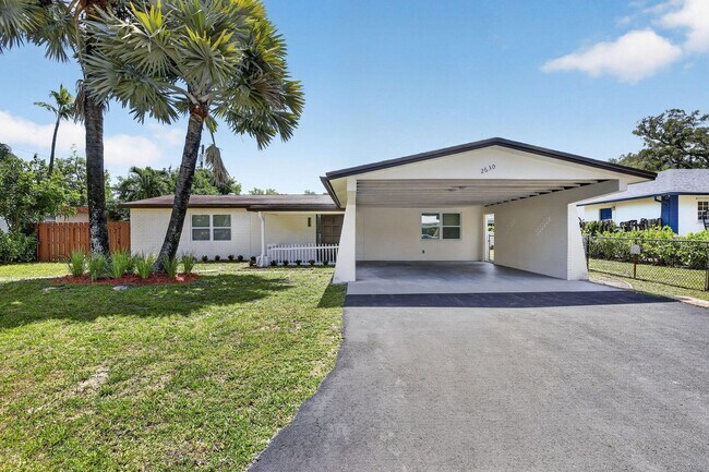 Building Photo - 2630 SW 49th Ct