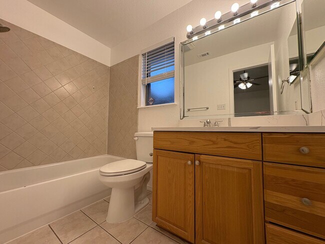 Building Photo - Charming 3-bed 2-bath Home Birdville ISD!