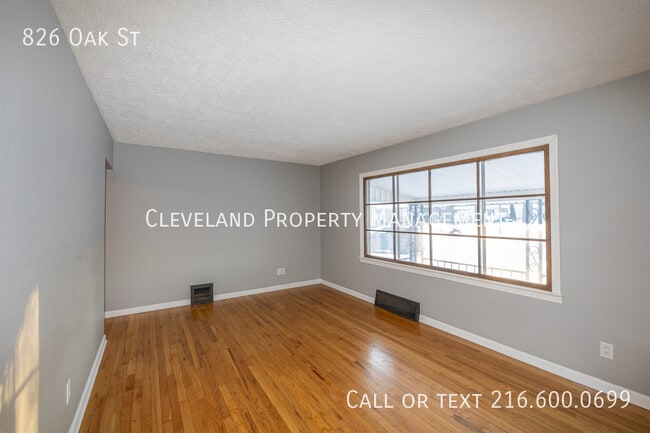 Building Photo - 826 Oak St